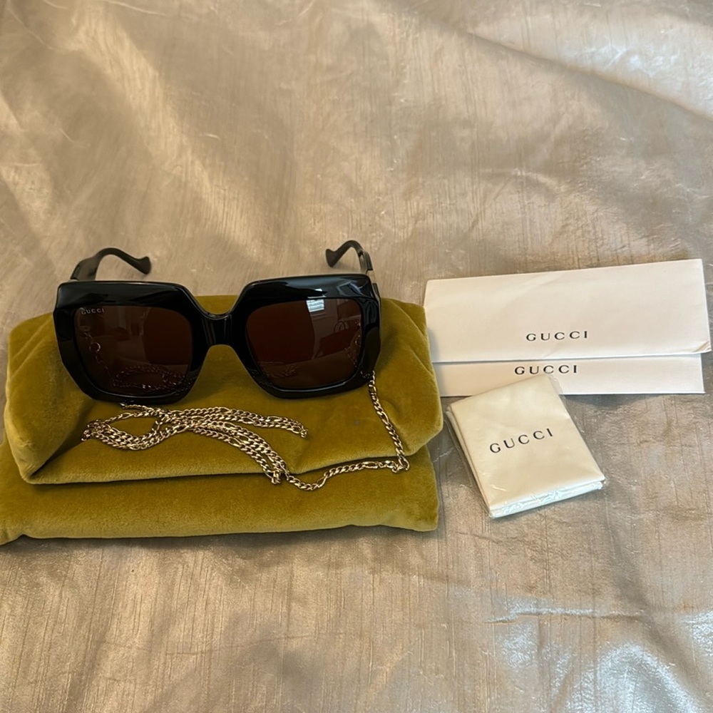 Brand new oversize black Gucci sunglasses with chain